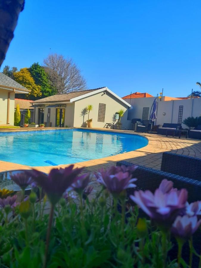 47 On Preston Guesthouse Γιοχάνεσμπουργκ Εξωτερικό φωτογραφία