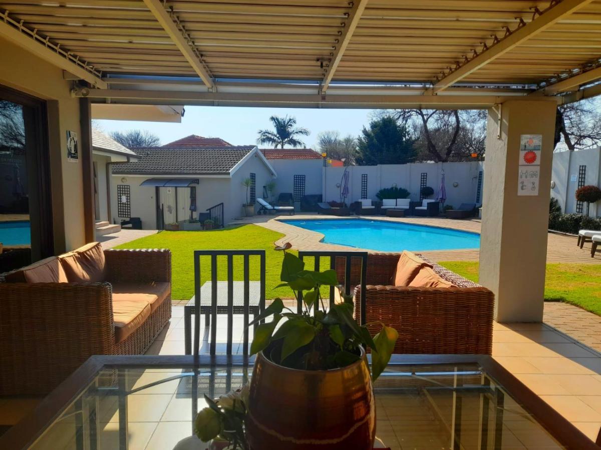 47 On Preston Guesthouse Γιοχάνεσμπουργκ Εξωτερικό φωτογραφία