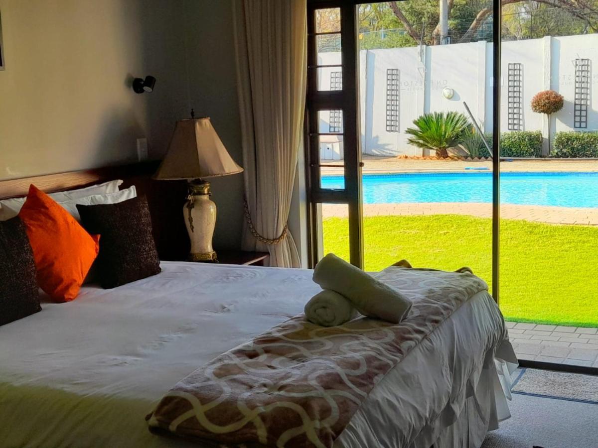 47 On Preston Guesthouse Γιοχάνεσμπουργκ Εξωτερικό φωτογραφία