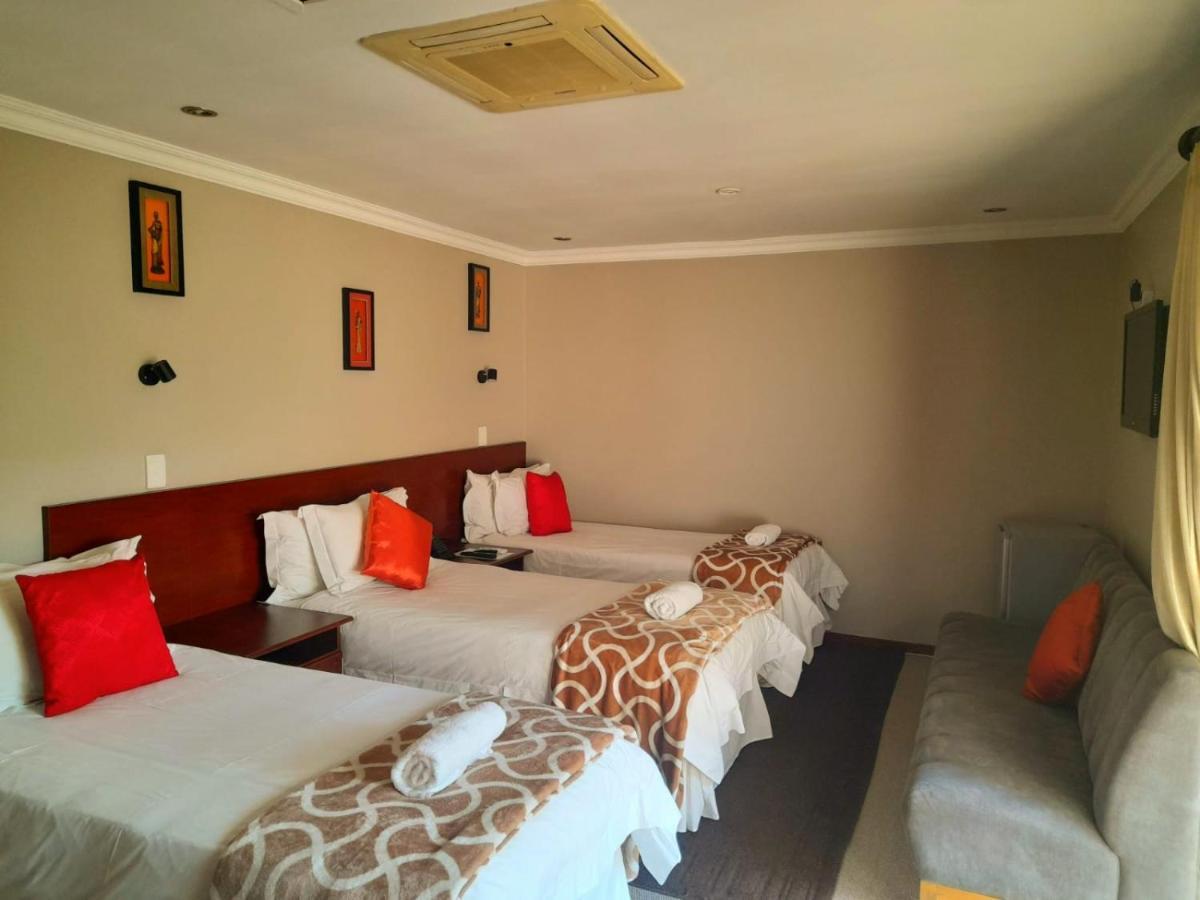 47 On Preston Guesthouse Γιοχάνεσμπουργκ Εξωτερικό φωτογραφία