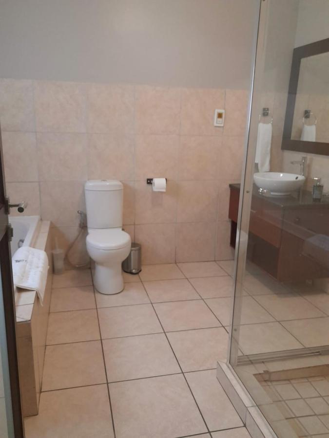 47 On Preston Guesthouse Γιοχάνεσμπουργκ Εξωτερικό φωτογραφία