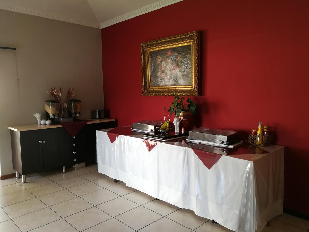 47 On Preston Guesthouse Γιοχάνεσμπουργκ Εξωτερικό φωτογραφία