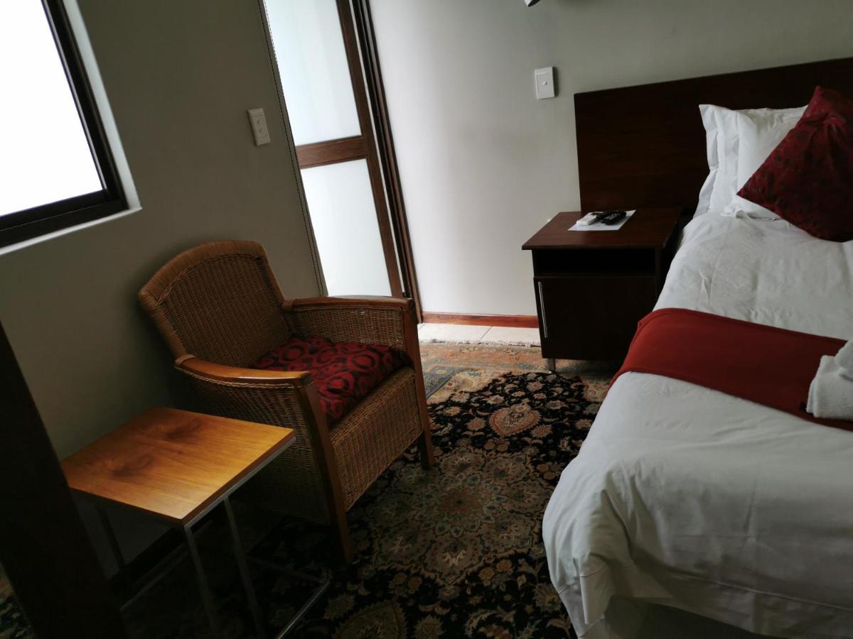 47 On Preston Guesthouse Γιοχάνεσμπουργκ Εξωτερικό φωτογραφία