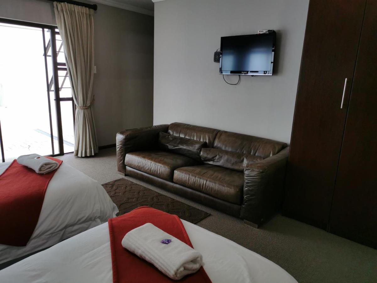 47 On Preston Guesthouse Γιοχάνεσμπουργκ Εξωτερικό φωτογραφία