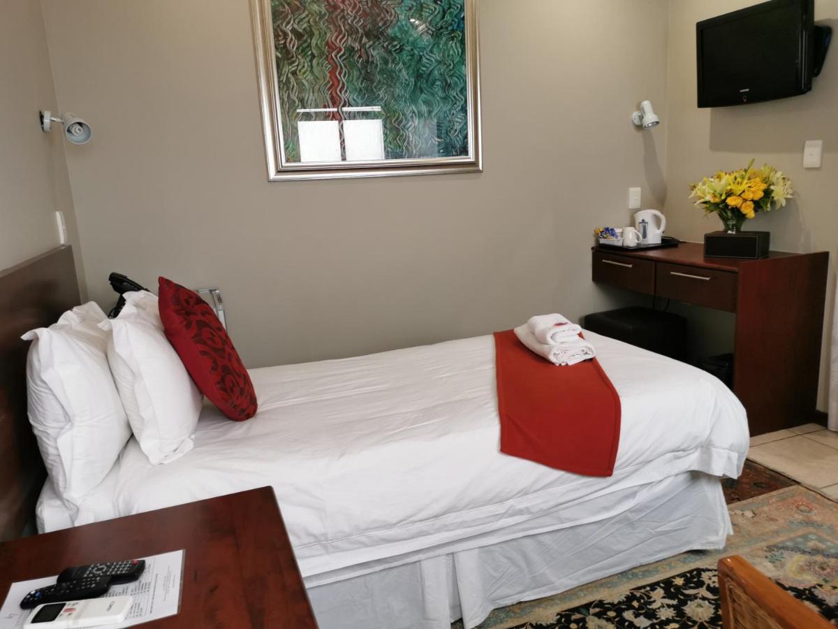 47 On Preston Guesthouse Γιοχάνεσμπουργκ Εξωτερικό φωτογραφία