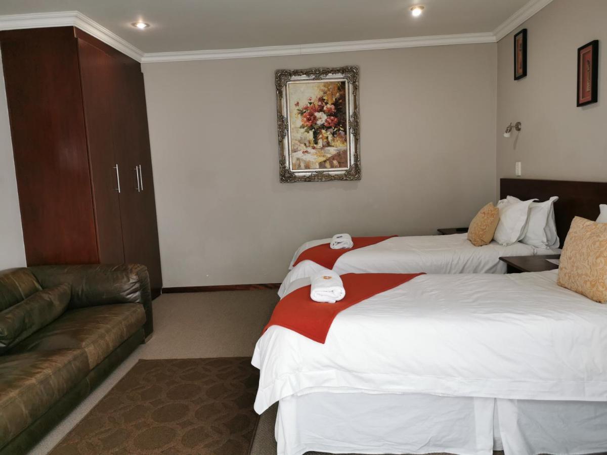 47 On Preston Guesthouse Γιοχάνεσμπουργκ Εξωτερικό φωτογραφία
