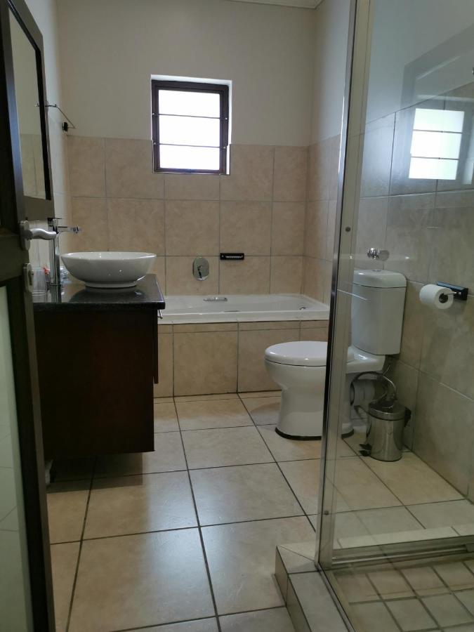 47 On Preston Guesthouse Γιοχάνεσμπουργκ Εξωτερικό φωτογραφία
