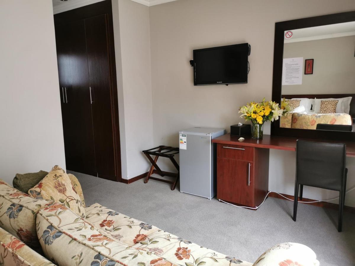 47 On Preston Guesthouse Γιοχάνεσμπουργκ Εξωτερικό φωτογραφία