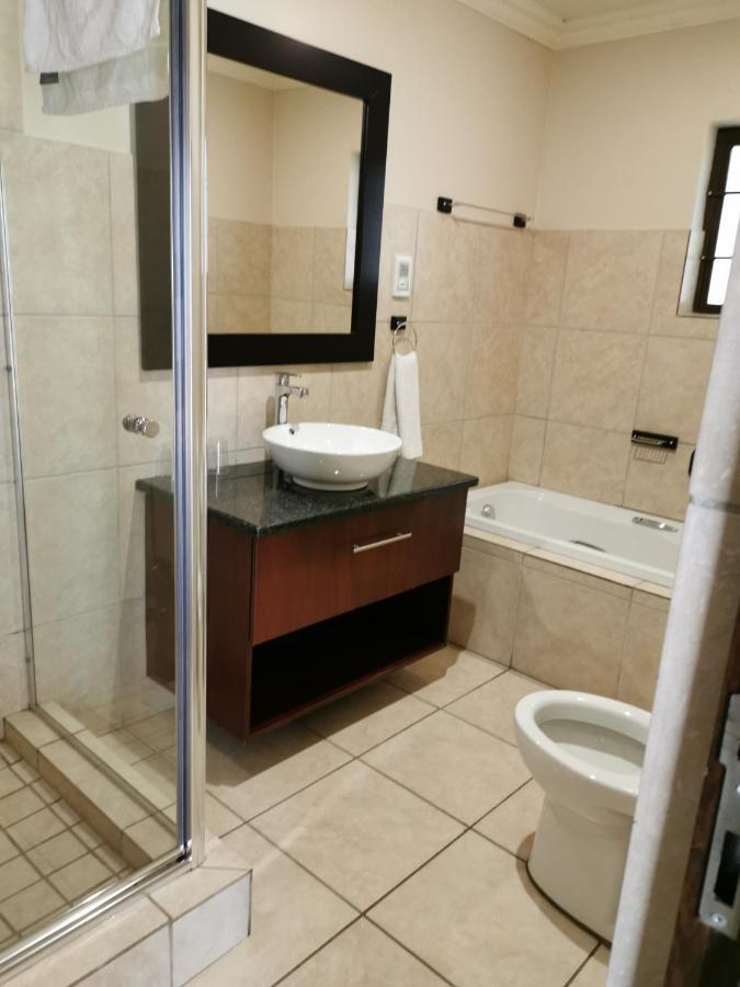 47 On Preston Guesthouse Γιοχάνεσμπουργκ Εξωτερικό φωτογραφία