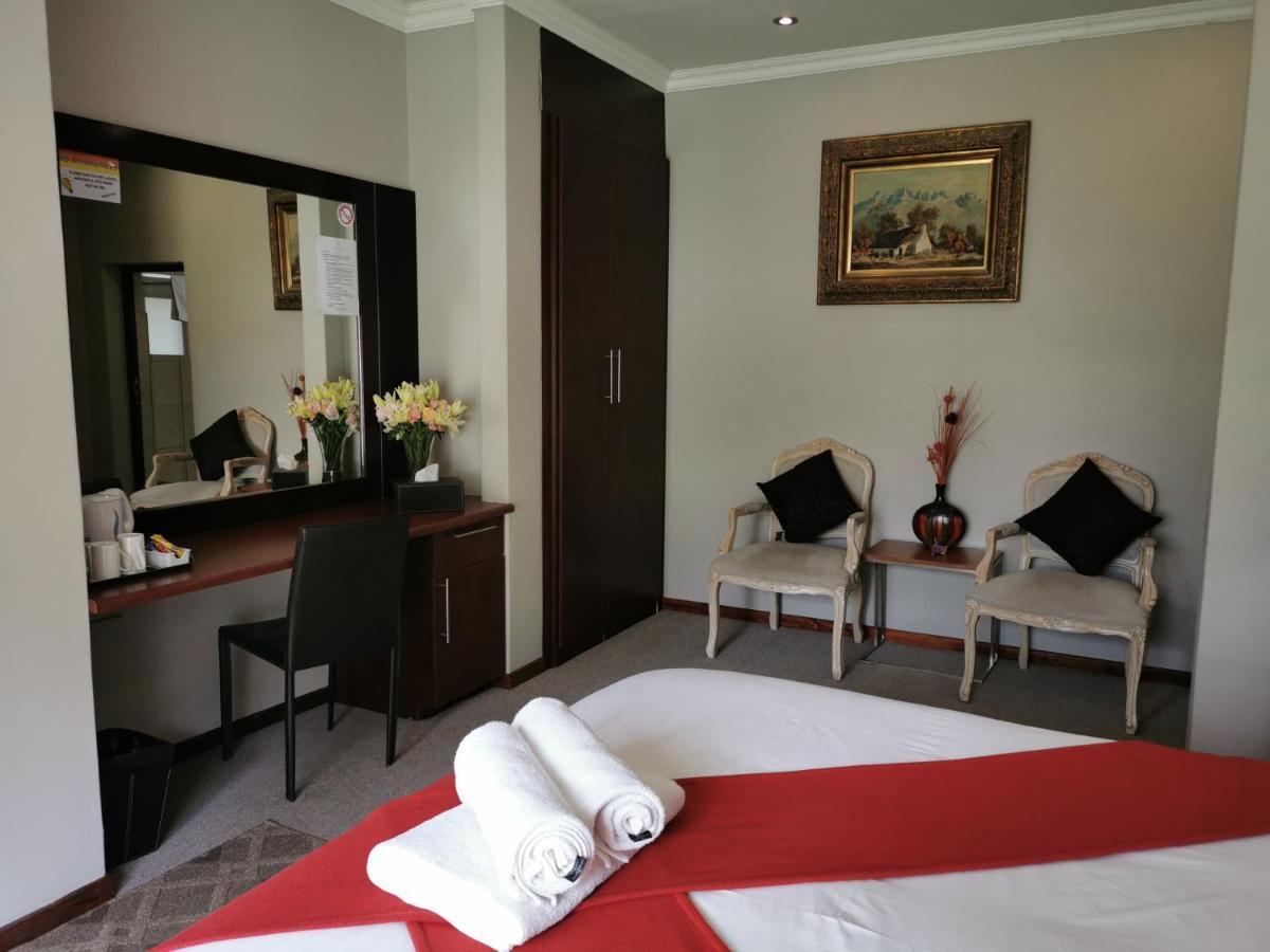 47 On Preston Guesthouse Γιοχάνεσμπουργκ Εξωτερικό φωτογραφία