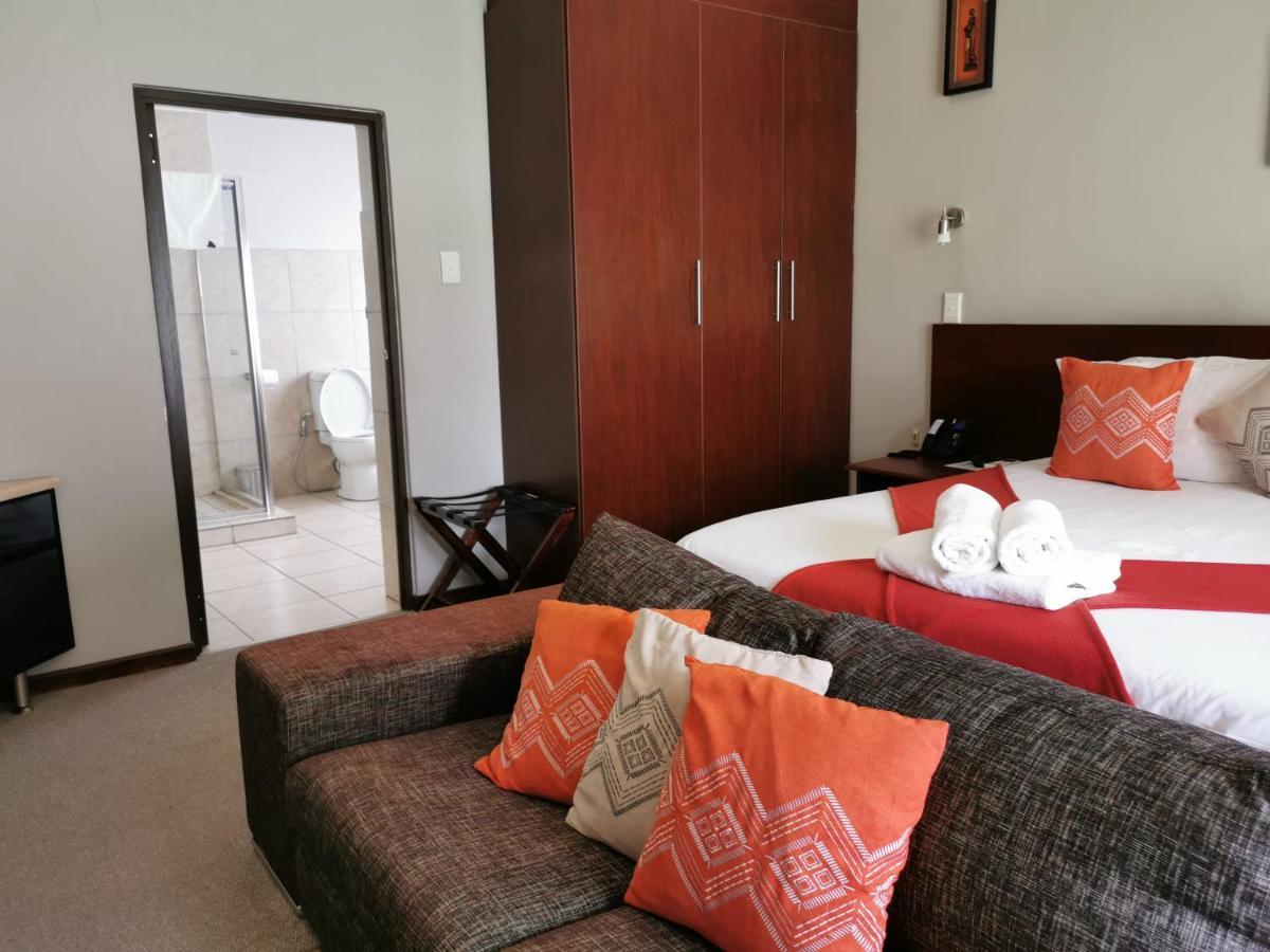 47 On Preston Guesthouse Γιοχάνεσμπουργκ Εξωτερικό φωτογραφία
