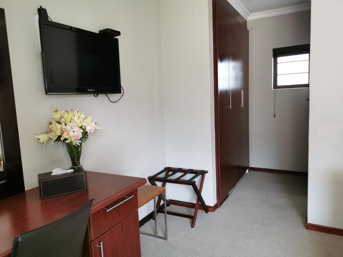 47 On Preston Guesthouse Γιοχάνεσμπουργκ Εξωτερικό φωτογραφία
